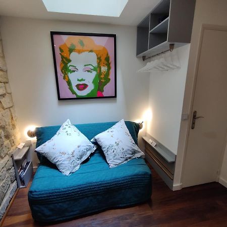 Romantic Tiny House Inside Montmartre باريس المظهر الخارجي الصورة