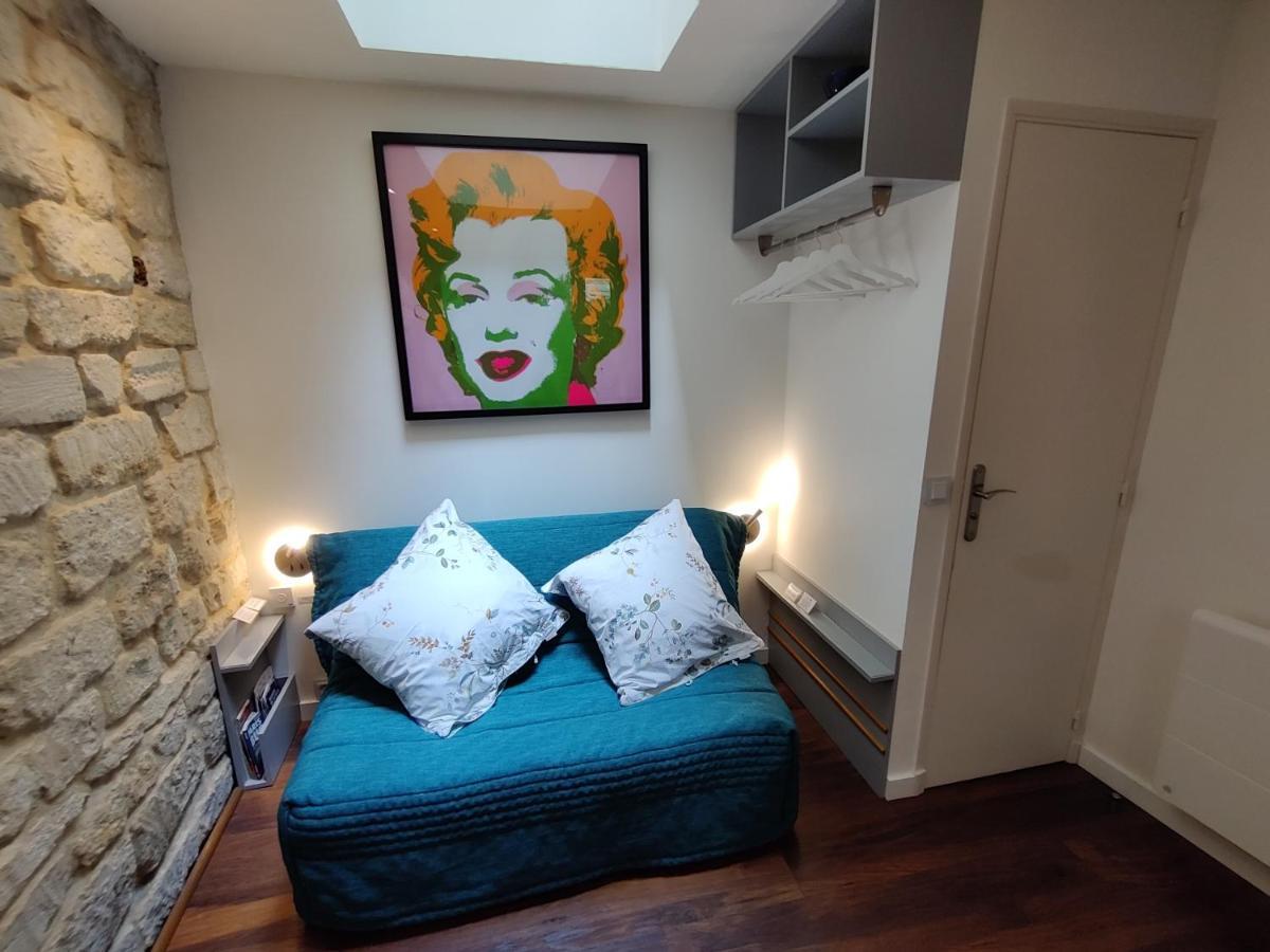 Romantic Tiny House Inside Montmartre باريس المظهر الخارجي الصورة