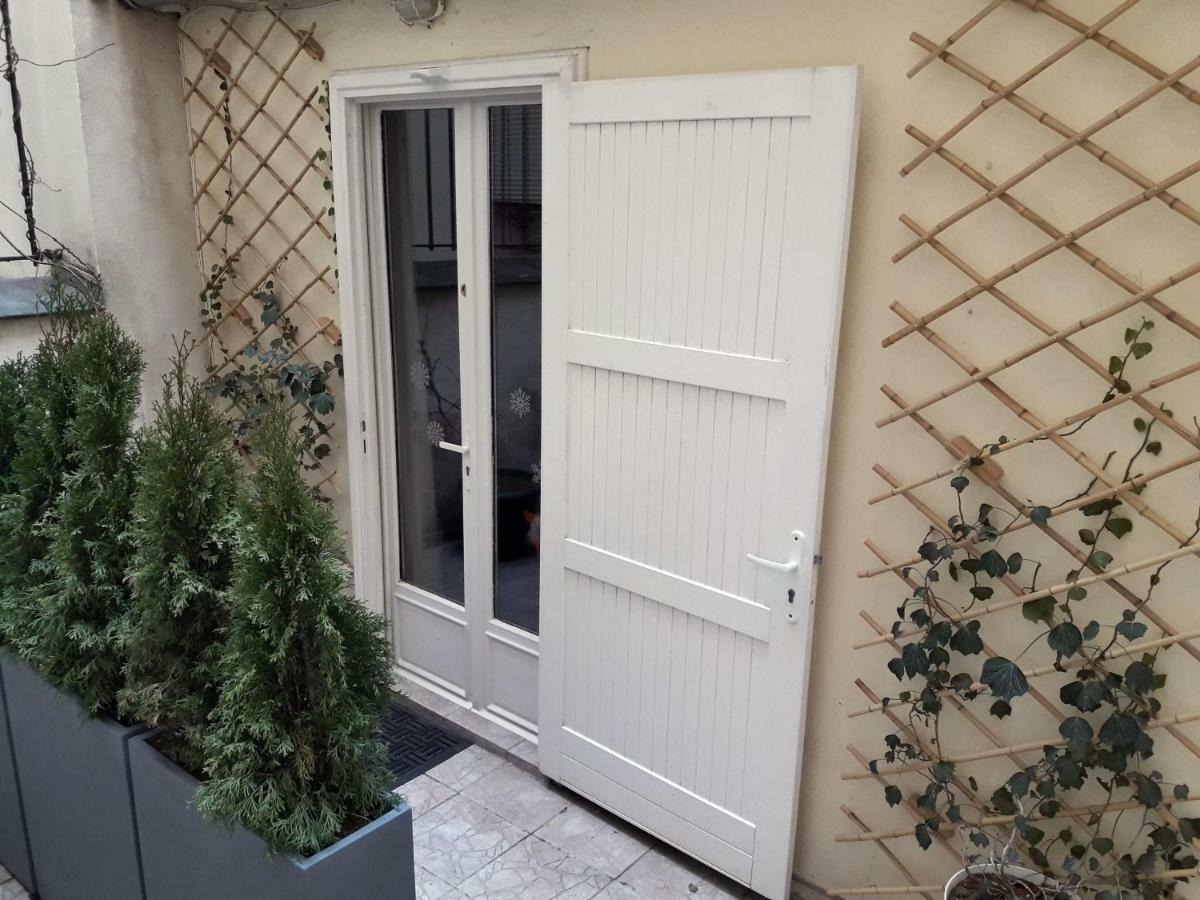 Romantic Tiny House Inside Montmartre باريس المظهر الخارجي الصورة