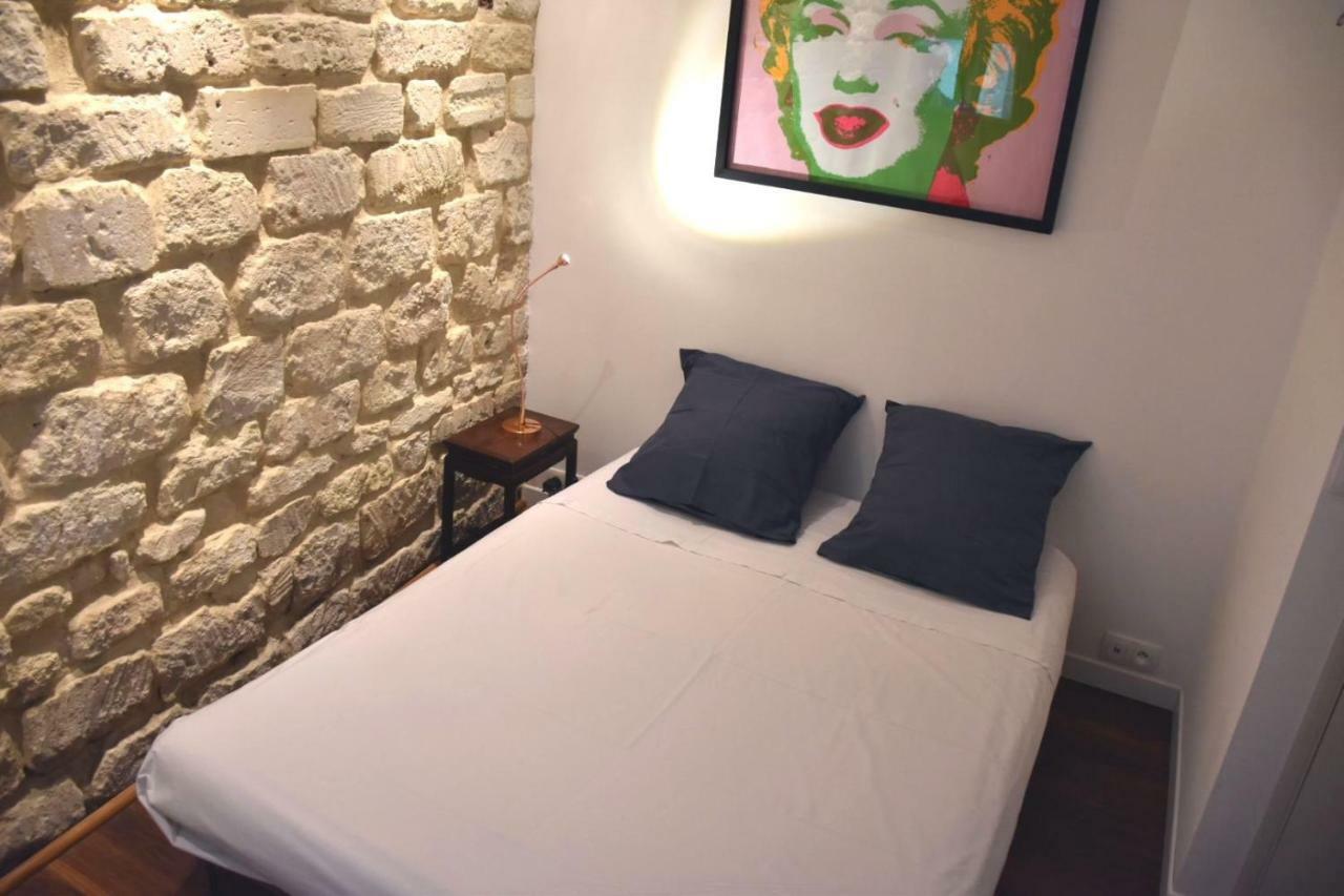 Romantic Tiny House Inside Montmartre باريس المظهر الخارجي الصورة